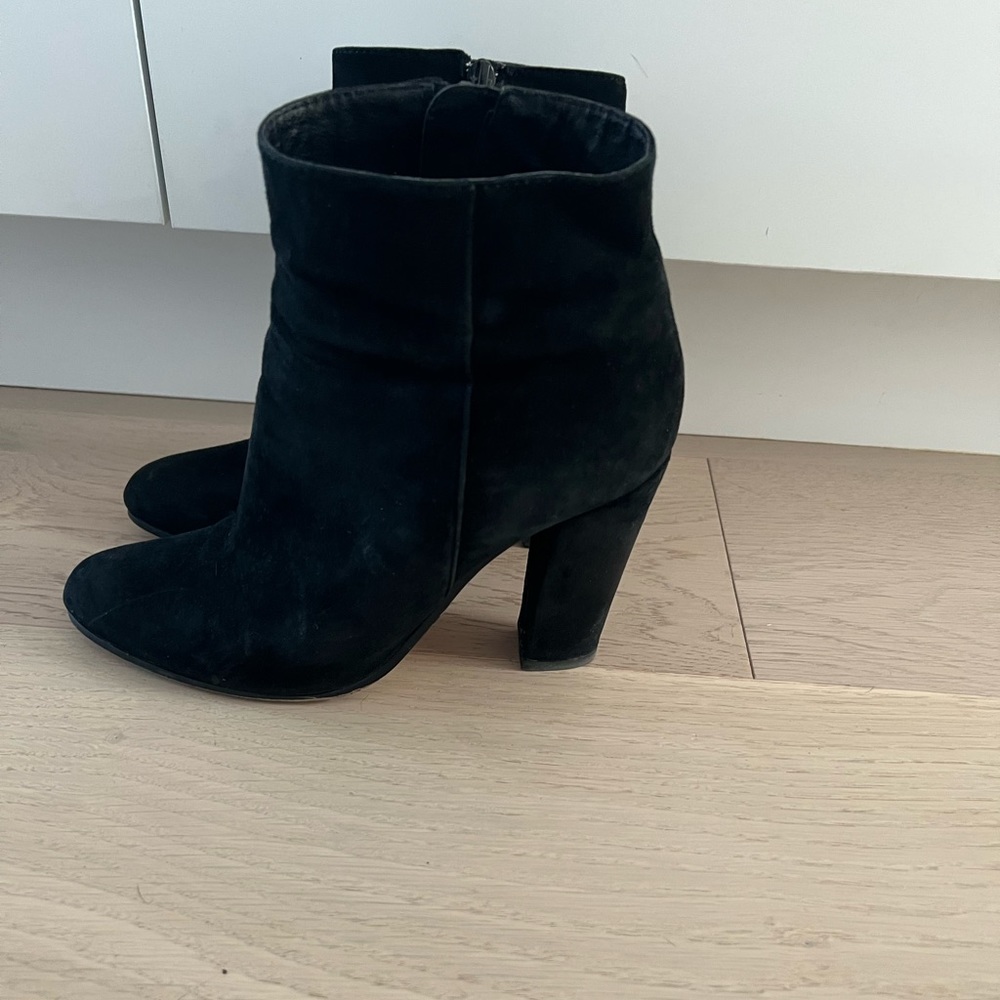 Steve Madden Black Suede Booties
